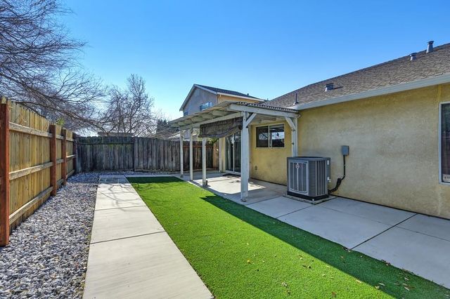 382 Victory Ave, Manteca, CA 95336