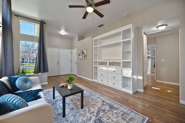 382 Victory Ave, Manteca, CA 95336