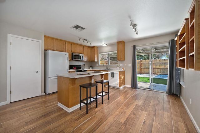 382 Victory Ave, Manteca, CA 95336