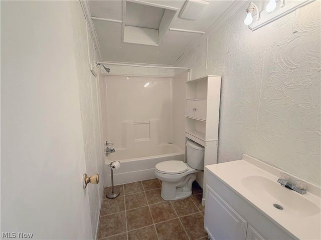 14 Hector Avenue, Chester, WV 26034