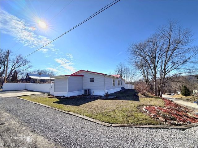 14 Hector Avenue, Chester, WV 26034