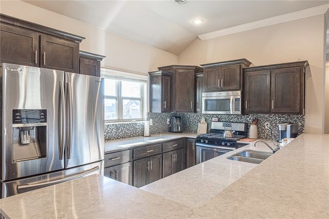 1914 Quinlan Avenue, Lowell, AR 72745