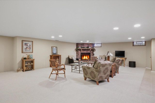 3265 San Juan TRAIL, Brookfield, WI 53005