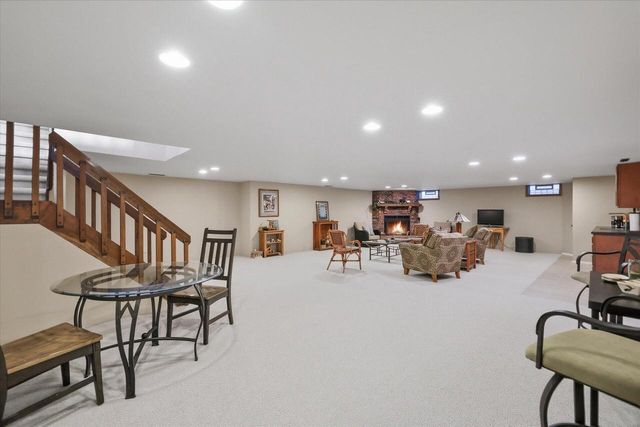 3265 San Juan TRAIL, Brookfield, WI 53005
