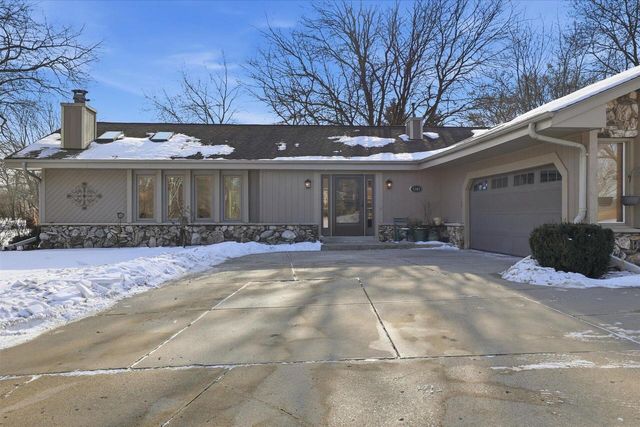 3265 San Juan TRAIL, Brookfield, WI 53005