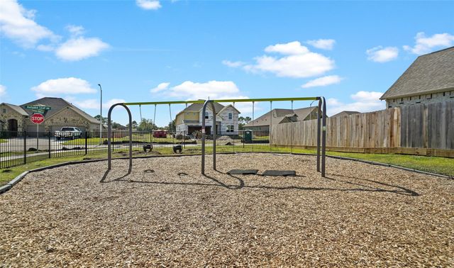 12107 St Augustine Drive, Mont Belvieu, TX 77535