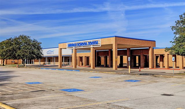 12107 St Augustine Drive, Mont Belvieu, TX 77535