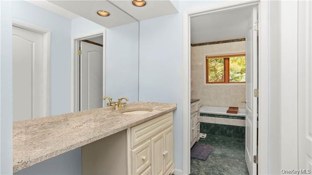 4 Pinewood Circle, White Plains, NY 10603