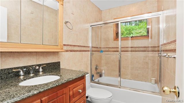 4 Pinewood Circle, White Plains, NY 10603