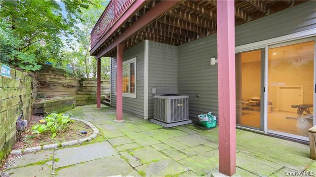 4 Pinewood Circle, White Plains, NY 10603
