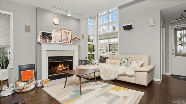 4 Pinewood Circle, White Plains, NY 10603