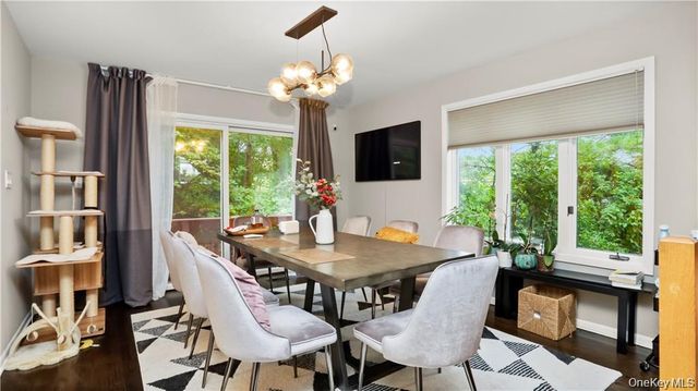 4 Pinewood Circle, White Plains, NY 10603