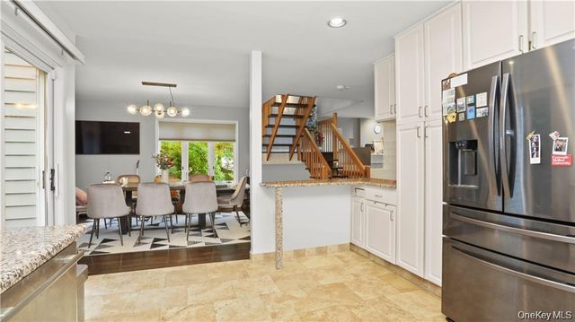 4 Pinewood Circle, White Plains, NY 10603
