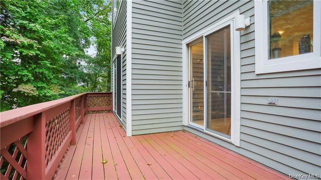 4 Pinewood Circle, White Plains, NY 10603