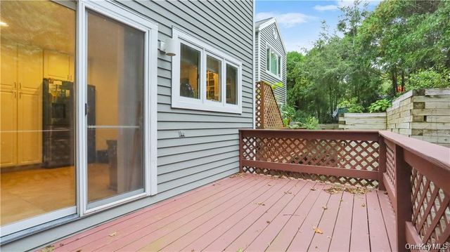 4 Pinewood Circle, White Plains, NY 10603