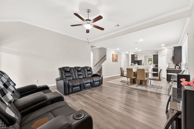8 Landscape Court, Conroe, TX 77301