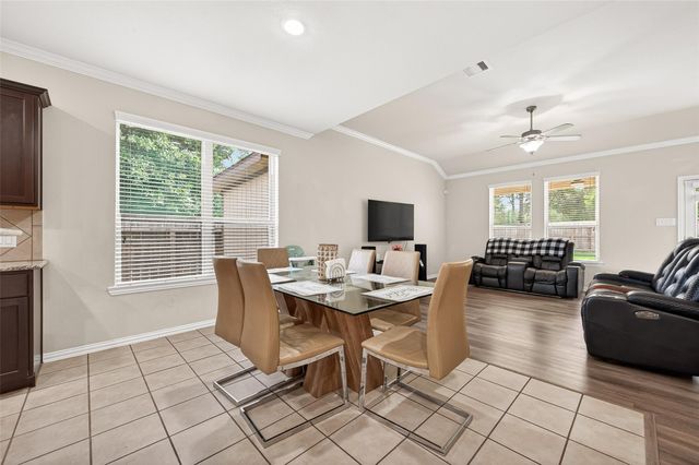 8 Landscape Court, Conroe, TX 77301