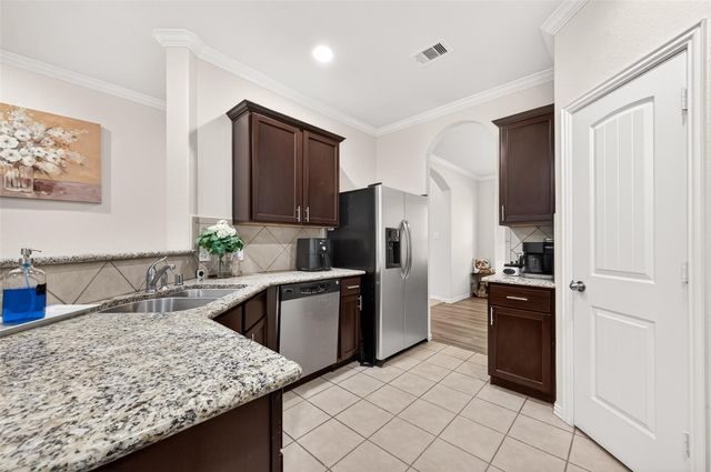 8 Landscape Court, Conroe, TX 77301