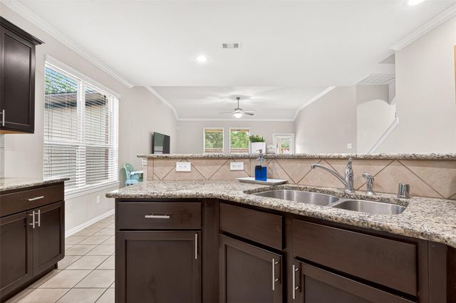 8 Landscape Court, Conroe, TX 77301