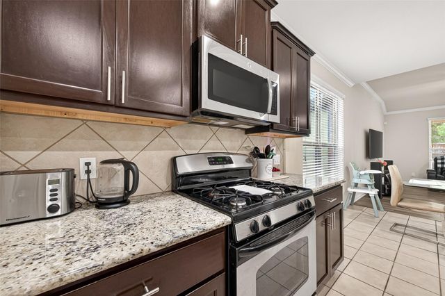 8 Landscape Court, Conroe, TX 77301