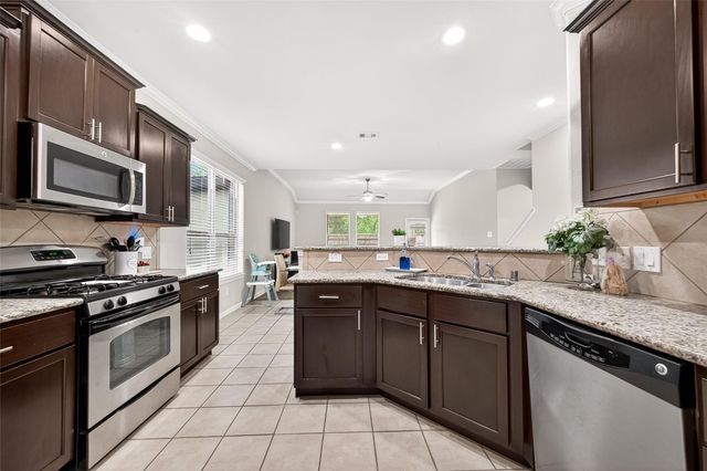 8 Landscape Court, Conroe, TX 77301