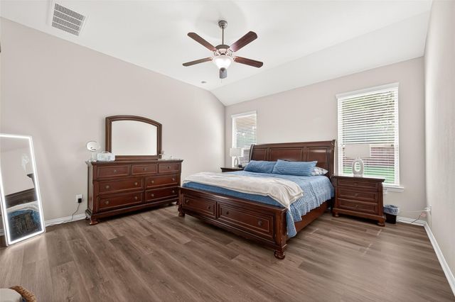8 Landscape Court, Conroe, TX 77301