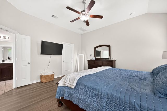 8 Landscape Court, Conroe, TX 77301