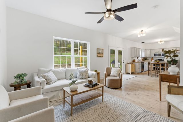 1074 Talon Dr, Columbia, TN 38401