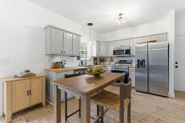 1074 Talon Dr, Columbia, TN 38401