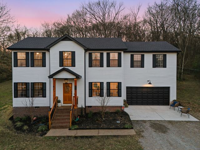 1074 Talon Dr, Columbia, TN 38401