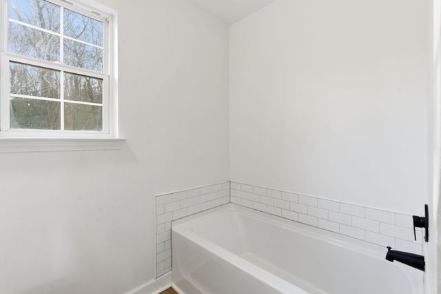 1074 Talon Dr, Columbia, TN 38401