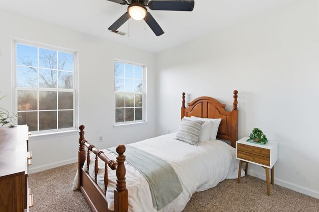 1074 Talon Dr, Columbia, TN 38401