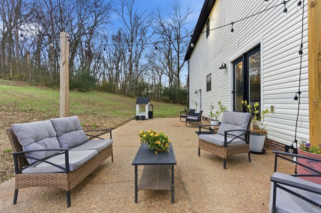 1074 Talon Dr, Columbia, TN 38401