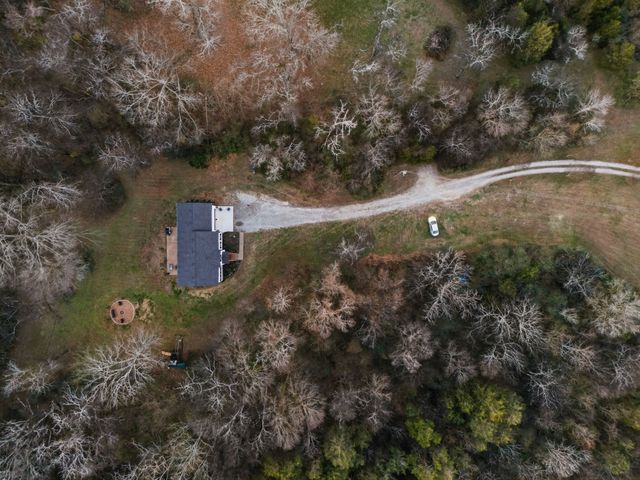 1074 Talon Dr, Columbia, TN 38401