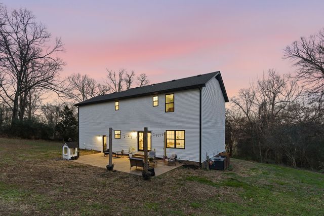 1074 Talon Dr, Columbia, TN 38401