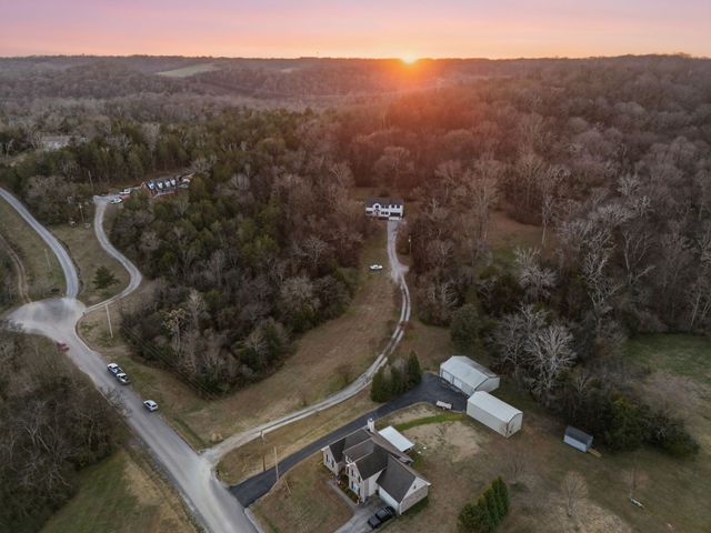 1074 Talon Dr, Columbia, TN 38401