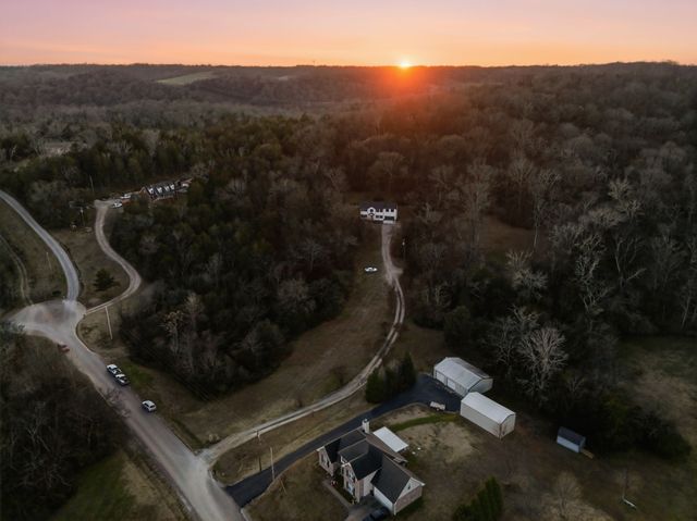 1074 Talon Dr, Columbia, TN 38401