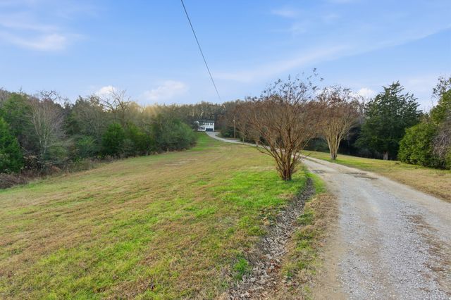 1074 Talon Dr, Columbia, TN 38401