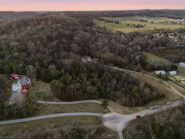 1074 Talon Dr, Columbia, TN 38401