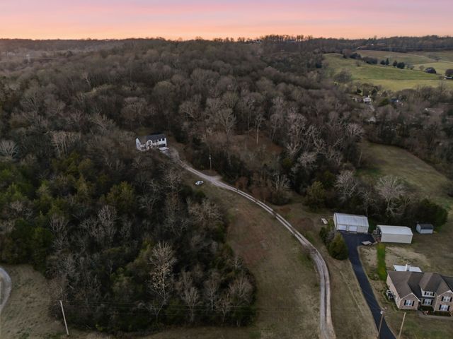 1074 Talon Dr, Columbia, TN 38401