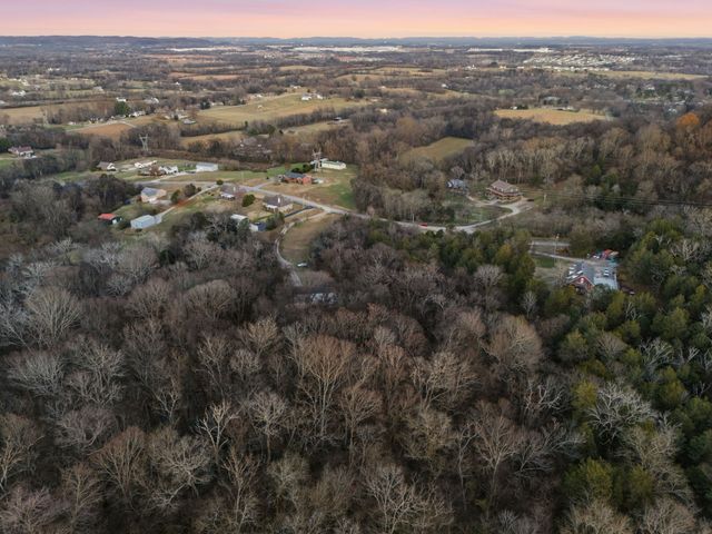 1074 Talon Dr, Columbia, TN 38401