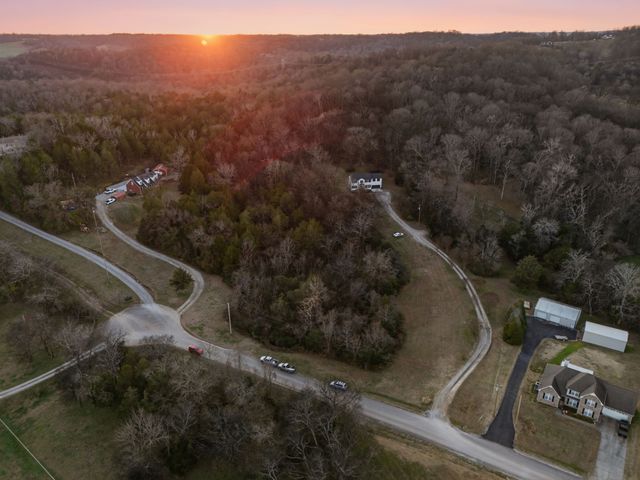 1074 Talon Dr, Columbia, TN 38401