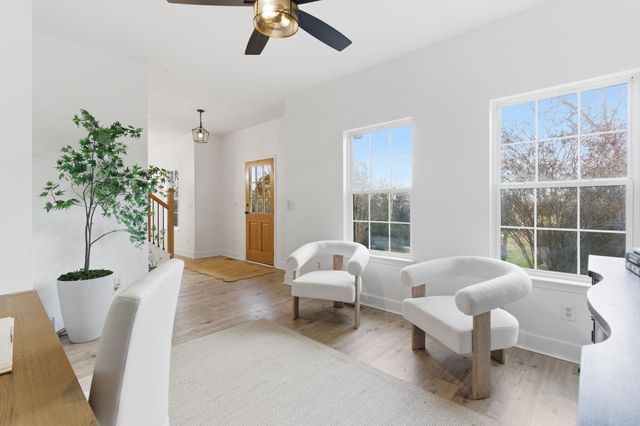 1074 Talon Dr, Columbia, TN 38401