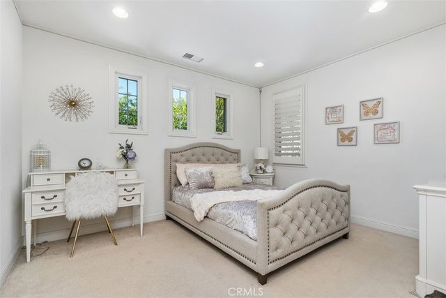 118 Iron Gate, Irvine, CA 92618