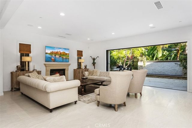 118 Iron Gate, Irvine, CA 92618