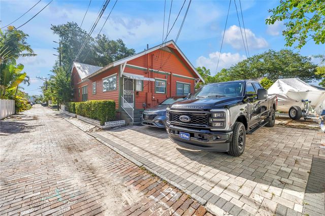 1114 3RD STREET N, St Petersburg, FL 33701