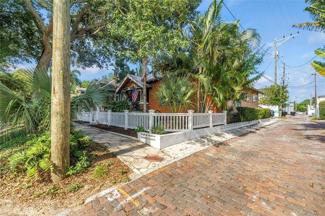 1114 3RD STREET N, St Petersburg, FL 33701