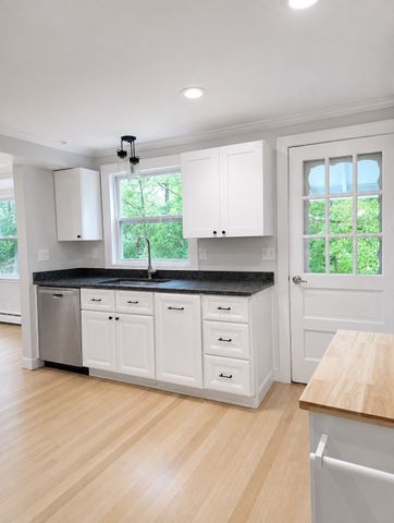 7 Springdale Ave, Wellesley, MA 02481