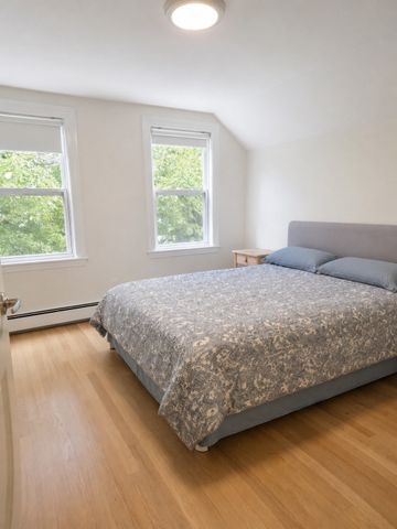 7 Springdale Ave, Wellesley, MA 02481