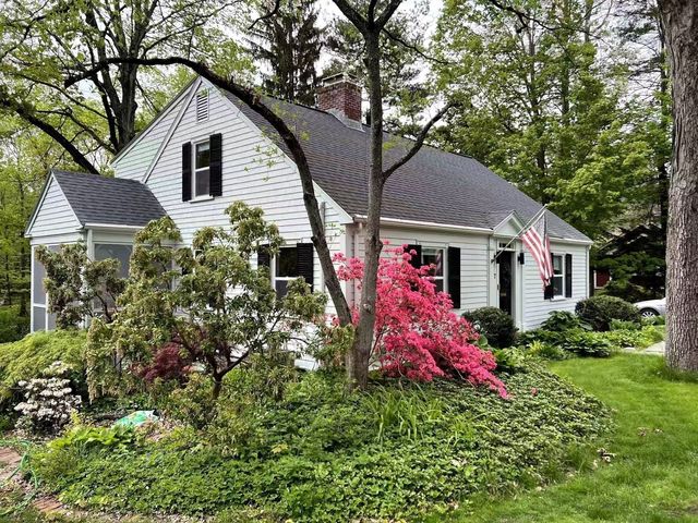7 Springdale Ave, Wellesley, MA 02481